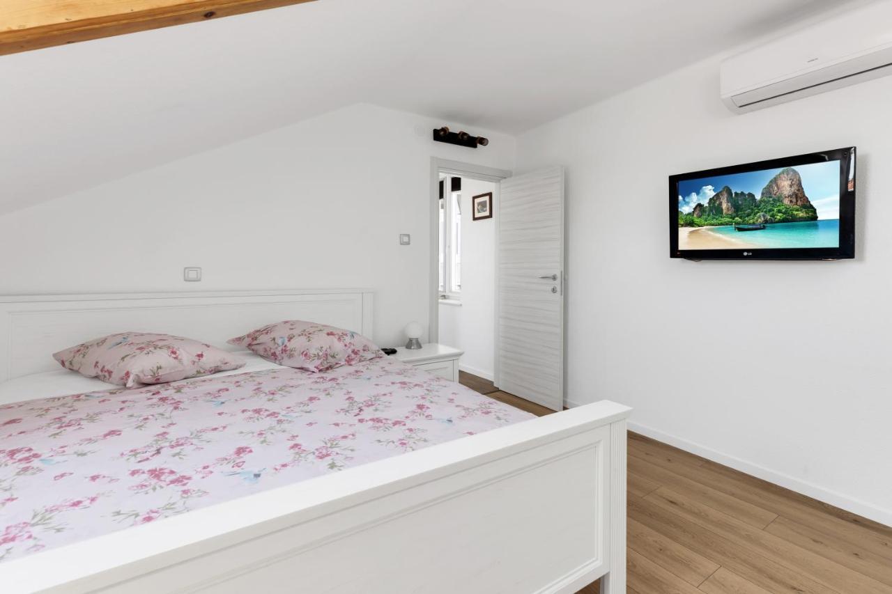 Luxury Dante Apartment With Terrace Split Buitenkant foto