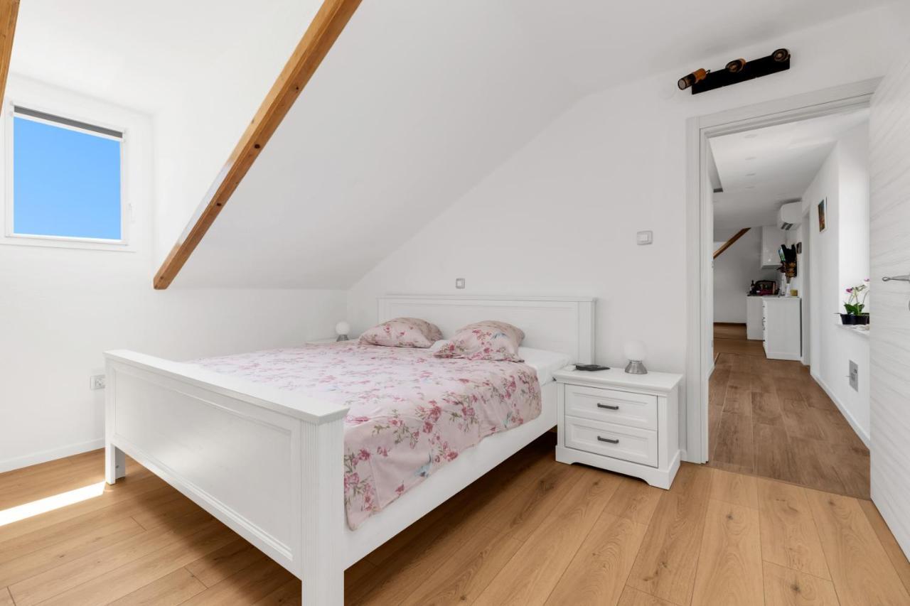Luxury Dante Apartment With Terrace Split Buitenkant foto